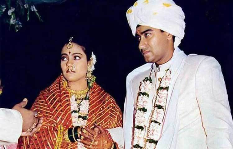 দুজনেই বলিউডের প্রথম সারির তারকা। কাজল ও অজয় দেবগণ। অভিনয় থেকেই আলাপ। তারপর প্রেম, বিবাহ।