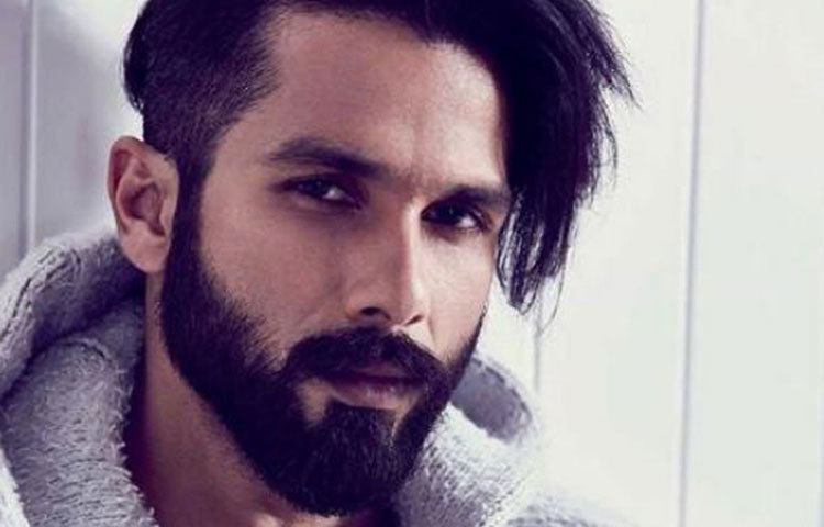 শহিদ কাপুর : কফি পেলে তিনি যেন আর কিছু চান না। দিনে দশ কাপ কফি খান শহিদ কাপুর।