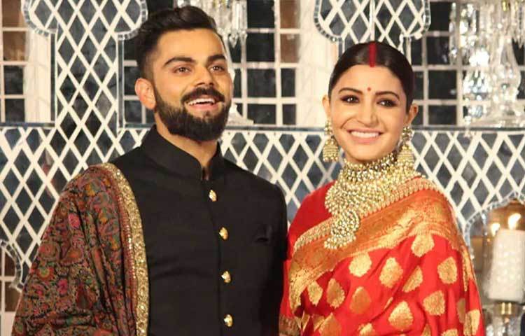 রিসেপশনের দিন অনুশকার পরনে ছিল সনাতনী লাল বেনারসী শাড়ি। আর অন্য রিসেপশনে অনুশকা পরেছিলেন একটি গাউন। সেই গাউনটির দাম ছিল প্রায় ৭০ লাখের কাছাকাছি।