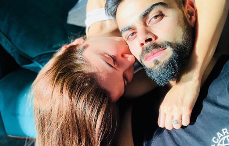 বিয়ের পরে এক ঘনিষ্ঠ মুহূর্তের বিরাট-আনুশকা।