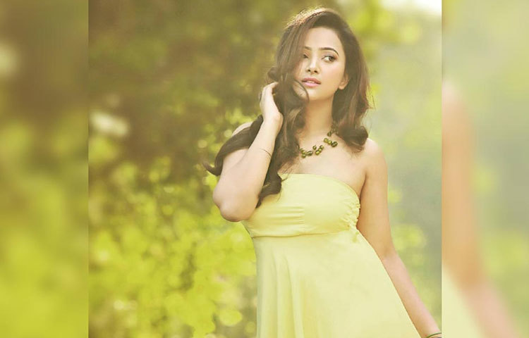 শ্বেতার মা শর্মিষ্ঠা বাঙালি। পিতা অনুজ বিহারের বাসিন্দা।