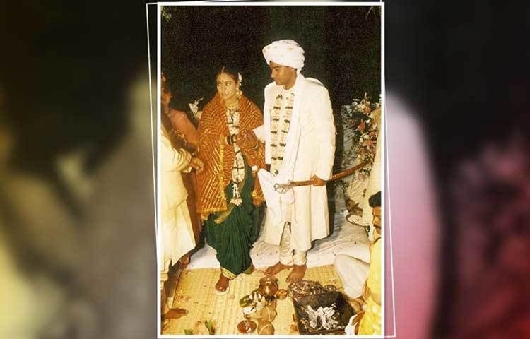 ১৯৯৯ সালের ২৪ ফেব্রুয়ারি বিবাহ-বন্ধনে আবদ্ধ হন কাজল ও অজয়।