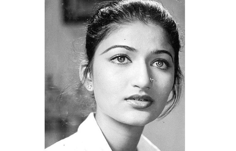 সারিকা : অভিনেত্রী সারিকার সঙ্গে কমল হসানের ভালবাসার সম্পর্ক যখন শুরু হয় তখনও কমলের সঙ্গে তার প্রথম স্ত্রী-এর বিবাহবিচ্ছেদ ঘটেনি। এই সময়েই সারিকা কমলের সন্তান গর্ভে ধারণ করেন। এই সন্তানই বর্তমানের নামজাদা অভিনেত্রী শ্রুতি হাসান।