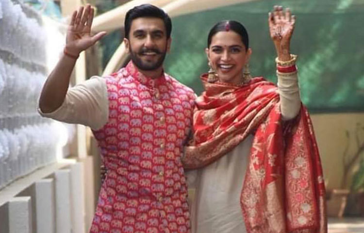 বাঙালি ডিজাইনার সব্যসাচী মুখোপাধ্যায়ের ডিজাইন করা পোশাকে সেজেছেন দীপিকা-রণবীর।