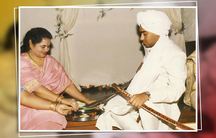 অজয় ও কাজল-দুজনেই সেলিব্রিটি হলেও এই বিয়ের আয়োজন ছিল নিতান্তই সাদামাটা।