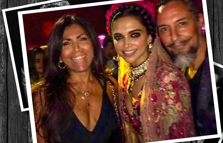 প্রকাশ্যে এসেছে এই পার্টির বেশ কয়েকটি ছবি। দীপিকা পরেছিলেন সব্যসাচী মুখোপাধ্যায়ের কেশরীবাই পান্নালাল কালেকশনের একটি লেহেঙ্গা। দীপিকার চুল বাঁধা নিয়ে ইতিমধ্যেই চর্চা শুরু হয়েছে। তার হেয়ার স্টাইলিস্ট ছিলেন ক্লারাবেইয়ে সালদানহা।