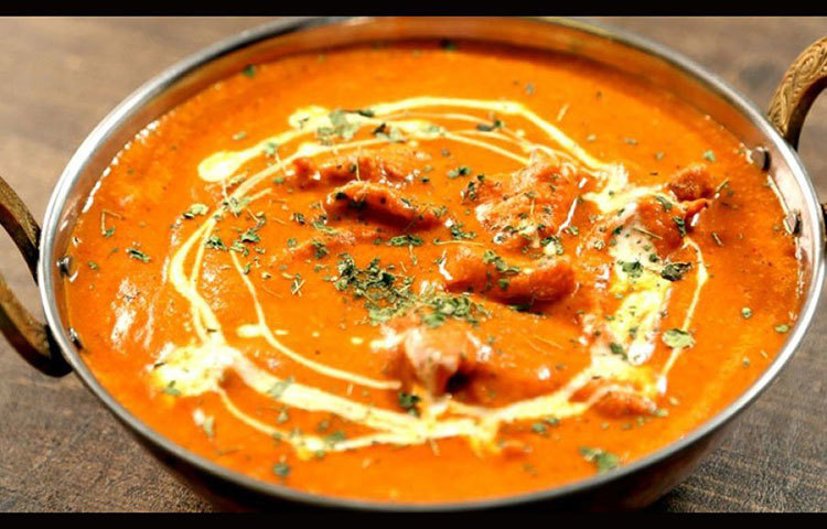 মুম্বাইয়ের গ্র্যান্ড রিসেপশনে থাকবে বিশ্বের সেরা কিছু পদ। স্পেশাল বাটার চিকেন ছাড়াও ভারতের বিভিন্ন প্রদেশের রান্না, মোঘলাই, চাইনিজ, কন্টিনেন্টালসহ আরও অসংখ্য পদ থাকছে। বিয়ের থিমের সঙ্গে মিলিয়ে মেন্যু থাকবে এই রিসেপশনে।