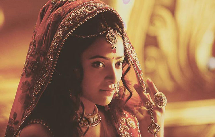 বলিউডের ‘ইকবাল’ (২০০৫), ‘ওয়াহ লাইফ হো তো অ্যায়সি’ (২০০৫) সিনেমায় দেখা গিয়েছে শ্বেতাকে।