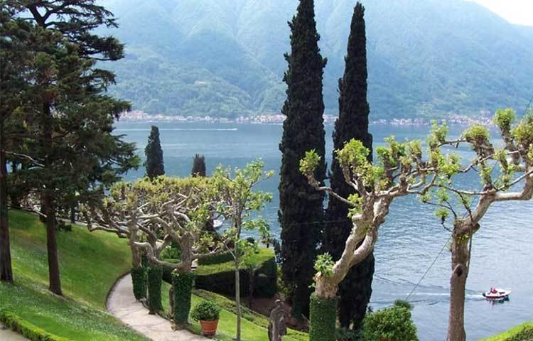 অনেক ছবির শুটিংও হয়েছে এই ভিলায়।