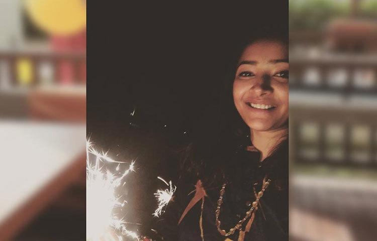 তবে সেখানেও পর্যাপ্ত সিনেমার অফার আসছিল না। অর্থের অভাবে তিনি দেহ ব্যবসায় জড়িয়ে পড়েন।