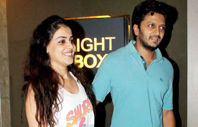 সহঅভিনেতা রিতেশ দেশমুখ-কে বিয়ে করেন জেনেলিয়া ডি'সুজা।