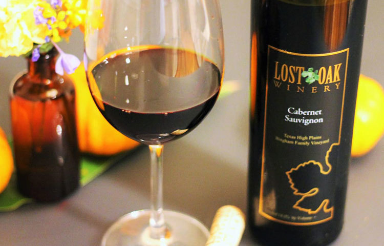 মদ পানের পরিমাণ নিয়ন্ত্রণ করতে না পারলে বিপদ। বিভিন্ন গবেষণায় দেখা গিয়েছে, মাত্রা ছাড়া মদ পান করলে লিভার ক্যান্সার তো বটেই হতে পারে স্তন ক্যান্সার, ঘাড় ও গলার ক্যান্সার।