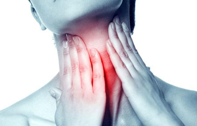 কোনও জিনিস গিলতে সমস্যা হলে তাকে অবহেলা করা উচিত নয়। গলায় ক্যান্সারের ক্ষেত্রে এমনটা দেখা গিয়েছে।