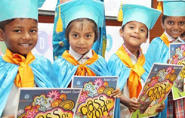 বাচ্চার গায়ে কোনো তকমা সেঁটে দেবেন না। এই যেমন, অনেক বাবা-মাই সন্তানকে বারবার দুষ্টু, অমনোযোগী, বাউন্ডুলে ইত্যাদি বলতে থাকেন। এতে বাচ্চাদের মনে বিরূপ প্রতিক্রিয়া হয়। ভবিষ্যতে কোনো ব্যর্থতার ভয়ে সে কুঁকড়ে থাকতে পারে।