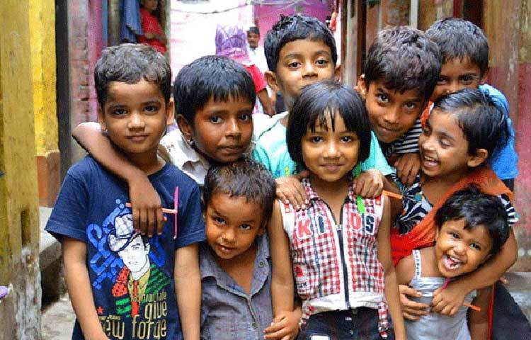 শিশুর মানসিক ও শারীরিক সক্ষমতা সম্পর্কে আপনার সম্যক ধারণা থাকতে হবে। অনেক সময় এমন হয় যে শিশুর কোনো মানসিক সমস্যা রয়েছে। সেই কারণে শিশু হয়তো কোনো কিছুতে মনোযোগ দিতে পারছে না। কিন্তু বাবা-মা সে কথা জানেনই না। তাই শিশুর উপর পড়াশোনা নিয়ে চাপ বাড়াতে থাকেন। এক্ষেত্রে বাবা-মাকেই শিশুর উপর চাপ কমানোর দায়িত্ব নিতে হবে।