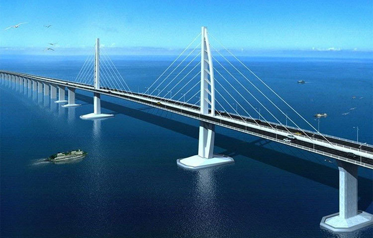 সেতুতে আলাদা করে কোনো গণপরিবহন থাকবে না তবে যাত্রী ও পর্যটকদের জন্য শাটল বাস থাকার কথা। সেতু কর্তৃপক্ষের দাবি, দিনে প্রায় ৯,২০০ যান এই সেতু দিয়ে চলাচল করবে।