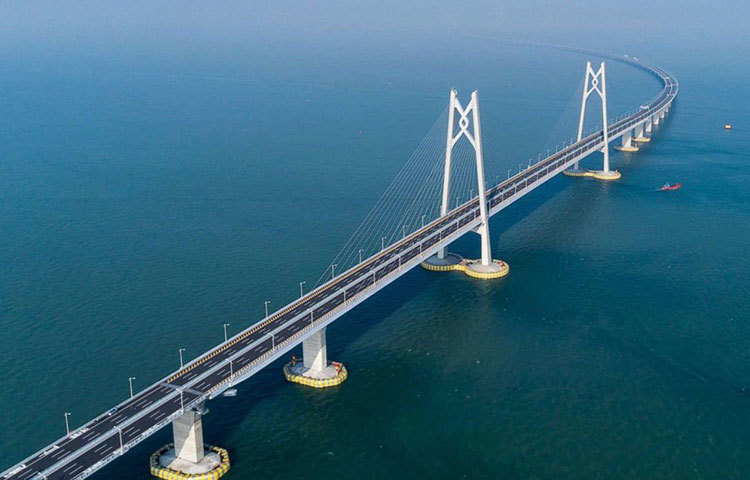 নির্মাণকালীন নিরাপত্তা নিয়েও সমালোচনা শুনতে হয়েছে চিনকে। কারণ নির্মাণ কাজ চলার সময় নিহত হয়েছেন ১৮ জন শ্রমিক।