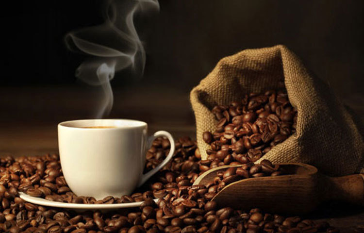 ডায়াবেটিক নিয়ন্ত্রণ করে : পরিমিত কফি পান করলে ডায়াবেটিক নিয়ন্ত্রণে থাকে।