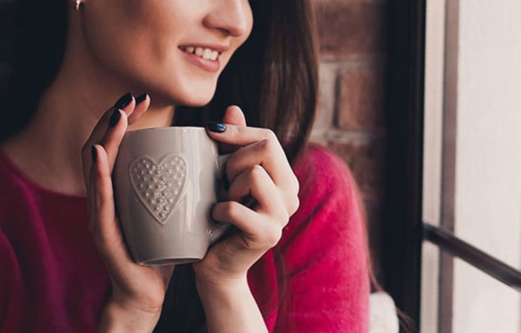 হৃদরোগ নিয়ন্ত্রণ করে : নিয়ম করে কফি পান করলে হার্টের অসুখ নিয়ন্ত্রণ হয়।