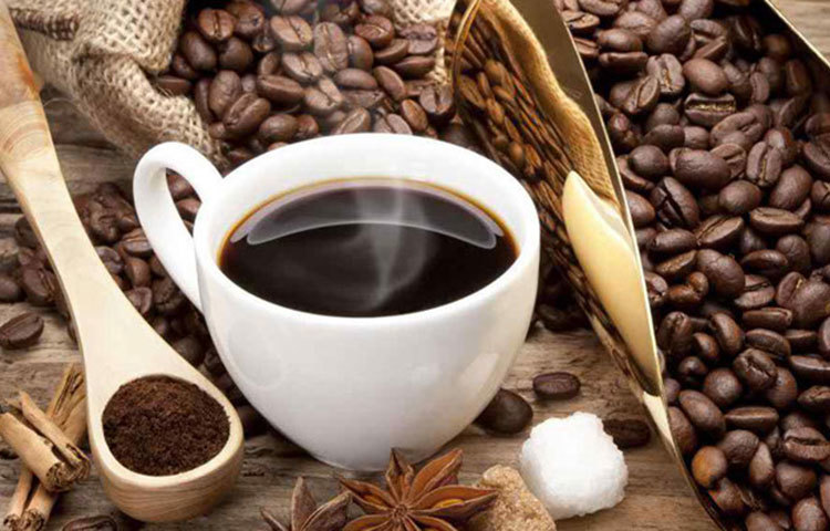 ক্যান্সার প্রতিরোধ করে : ত্বকের ক্যান্সার থেকে রক্ষা করে কফি। নিয়মিত কফি পান করলে স্কিন ক্যান্সার ও দেহের অন্য অংশে ক্যান্সারের আশঙ্কা কমে।