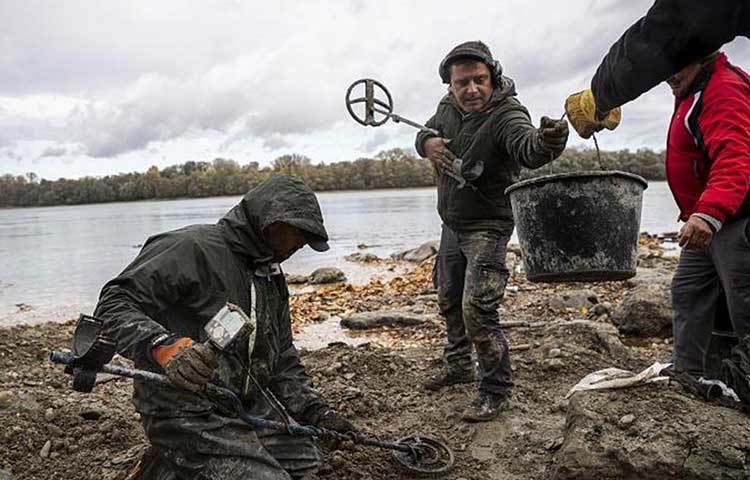 দানিউব নদীটি জার্মানি, অস্ট্রিয়া, স্লোভাকিয়া, হাঙ্গেরি, ক্রোয়েশিয়া, সার্বিয়া, বুলগেরিয়া, রোমানিয়া, মলদোভা ও ইউক্রেন এই ১০টি দেশের মধ্য দিয়ে বহমান। সম্প্রতি স্বর্ণমুদ্রাগুলি যেখানে উদ্ধার করা হয়েছে, সেখানে নদীটি প্রায়ই শুকিয়ে গিয়েছে। জায়গাটি বুদাপেস্ট থেকে প্রায় ২৫ কিলোমিটার দূরে অবস্থিত।