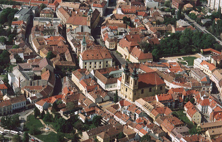 বুদাপেস্টের দক্ষিণে এর্দ শহরের গা বেয়ে নদীটা যেখানে বইছে, সেখানেই মিলেছে এগুলো।