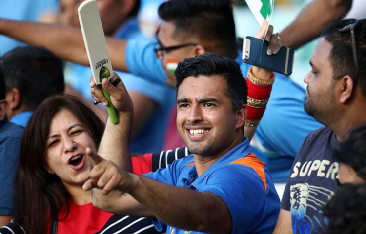 গ্যালারিতে ভারতীয় সমর্থকদের উচ্ছ্বাস।