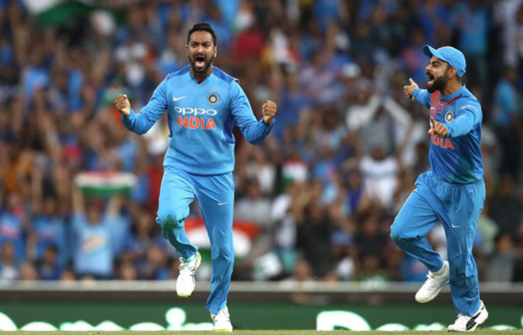 ভারতকে ম্যাচে ফেরালেন ক্রুনাল পান্ডিয়া। ৪ ওভারে ৩৬ রান দিয়ে নিলেন ৪ উইকেট। ম্যাচের সেরাও হন তিনি।