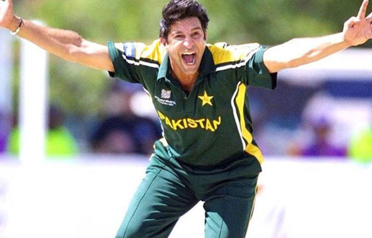 মাত্র ২৯ বছর বয়সেই ডায়াবেটিস ধরা পড়ে ওয়াসিম আক্রামের। তবে ক্যারিয়ার শেষ করতে দেননি। তারপর ডায়েট চার্ট থেকে বিরায়ানি, কুলচা ও মশলাদার খাবার বাদ দেন। এক সাক্ষাৎকারে আক্রাম বলেছিলেন, তার স্ত্রী তাকে ডায়াবেটিস সত্ত্বেও খেলা চালিয়ে যাওয়ার জন্য সব থেকে বেশি অনুপ্রেরণা জুগিয়েছেন।