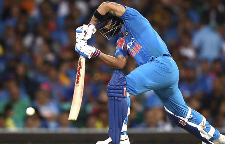 অস্ট্রেলিয়ার বিরুদ্ধে তৃতীয় তথা শেষ টি-টোয়েন্টিতে ৪১ বলে অপরাজিত ৬১ রানের ইনিংস খেলেন ভারত অধিনায়ক বিরাট কোহলি। ৪টি চার ও ২টি ছয়ে সাজানো বিরাটের ইনিংস।