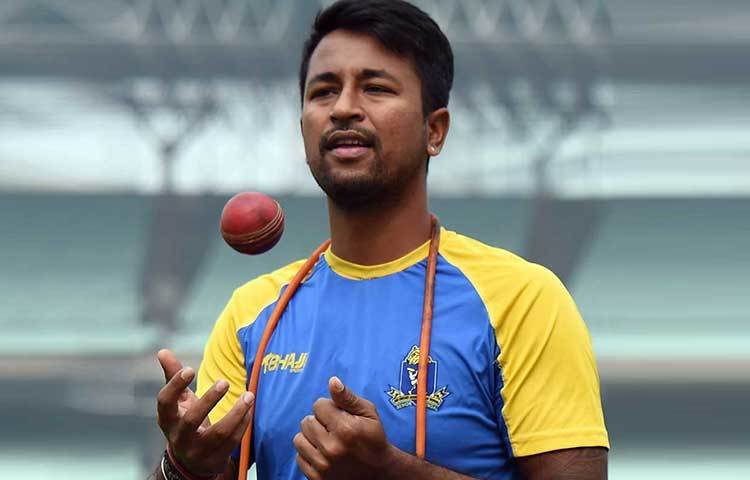 প্রজ্ঞান ওঝা : ওয়েস্ট ইন্ডিজের বিরুদ্ধে শচীনের ফেয়ারওয়েল ম্যাচে দশ উইকেট নিয়ে ম্যান অব দ্য ম্যাচ হয়েছিলেন। কিন্তু, এর পর রবীন্দ্র জাদেজার উত্থান যত দ্রুত হয়েছে, ততই পিছিয়ে গিয়েছেন এই বা হাতি স্পিনার।