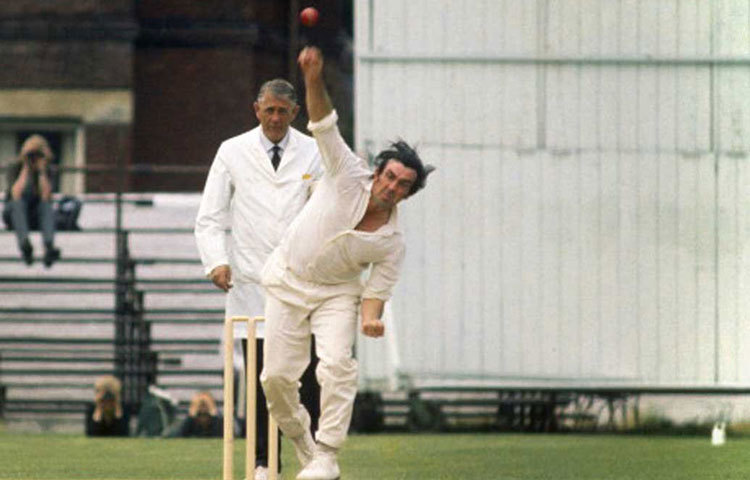 ফ্রেড ট্রুম্যান : ৬৭টি টেস্ট খেলেছেন। দখলে রয়েছে ৩০৭টি উইকেট। ইংল্যান্ডের কিংবদন্তি পেসার। গোটা আন্তর্জাতিক ক্রিকেট ক্যারিয়ারে একটিবারও হোয়াইড করেননি তিনি।