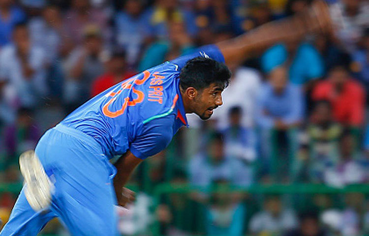 জসপ্রীত বুমরা : বুমরার মতোও চোটের জন্য গত ইংল্যান্ড সফরে তাকে পুরোটা পায়নি দল। বিশ্বকাপে বিশ্বের এক নম্বর একদিনের ম্যাচের বোলার বুমরাকে বাদ দেওয়ার কোনো প্রশ্নই ওঠে না।