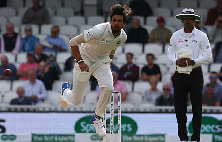 ইশান্ত শর্মা : ভুবনেশ্বর কুমার, বুমরার পরই ভারতীয় দলের বড় ভরসা। গত ইংল্যান্ড সফরে সফল। কিন্তু, চলতি ওয়েস্ট ইন্ডিজ সফরে তাকে বাদ দেন নির্বাচকরা। কারণ চোট-আঘাত।