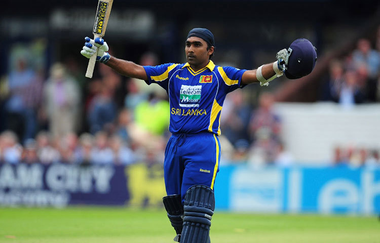 ২০১১ সালে মহেলা জয়াবর্ধনে ৩৩৩ ইনিংসে দশ হাজার রান করেছেন।