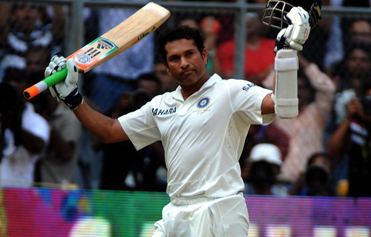 শচীন টেন্ডুলকার : ভারতীয় ক্রিকেটারদের মধ্যে সবচেয়ে কম বয়সে টেস্ট অভিষেক হয় শচীন টেন্ডুলকারের। ১৬ বছর ২০৫ দিনে প্রথম টেস্ট খেলেছিলেন শচীন। ১৯৮৯ সালের ১৫ নভেম্বর করাচিতে পাকিস্তানের বিরুদ্ধে। প্রথম ইনিংসে ১৫ রান করেন। দ্বিতীয় ইনিংসে ব্যাট করার সুযোগ পাননি। ক্যারিয়ারে দুশোটি টেস্ট খেলেন।