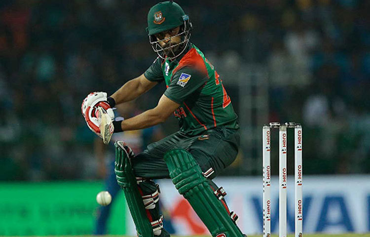 তামিম ইকবাল : দেশের ক্রিকেট অঙ্গনের অন্যতম নির্ভরযোগ্য ক্রিকেটার তিনি। এশিয়া কাপে তার উপর অনেক আশা ছিল দলের। কিন্তু, শ্রীলঙ্কার বিরুদ্ধে খেলার সময় গুরুতর আহত হন ইকবাল।