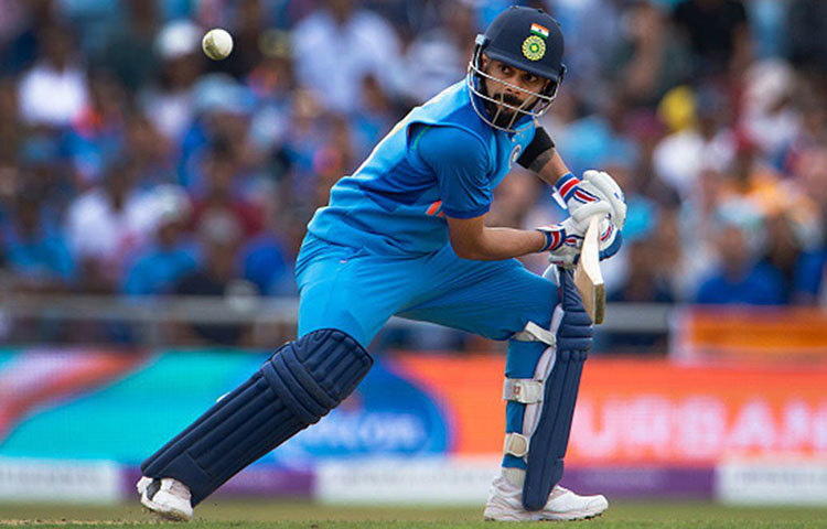 ২০১১ সালে কার্ডিফে ভারত-ইংল্যান্ড মুখোমুখি। প্রথমে ব্যাট করে ভারত করেছিল ৩০৪ রান। কোহলি করেছিলেন মাত্র ১০২ বলে ১০৭ রান। বৃষ্টি বিঘ্নিত সেই ম্যাচ সহজেই জিতে যায় ইংল্যান্ড।