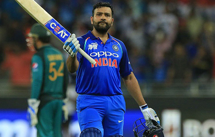 রোহিত শর্মা : কানপুরে দক্ষিণ আফ্রিকার বিরুদ্ধে মুখোমুখি ভারত। প্রথমে ব্যাট করে দক্ষিণ আফ্রিকা তুলেছিল পাঁচ উইকেটে ৩০৩ রান।