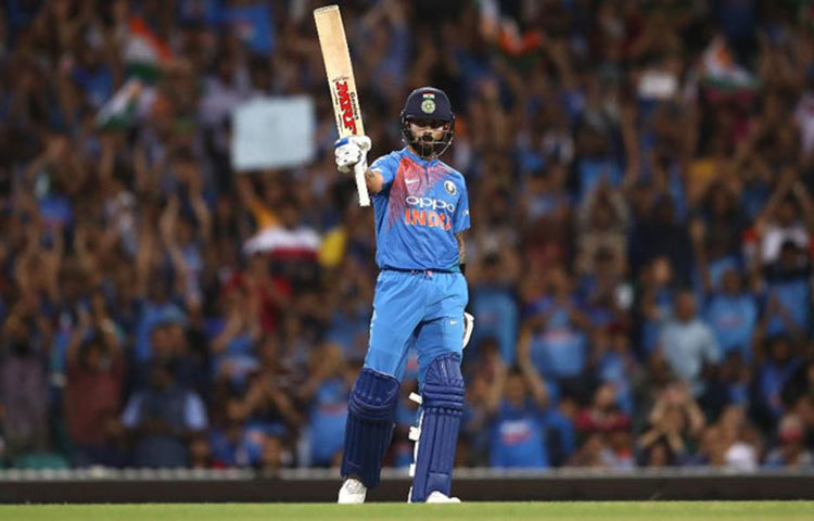 টি-টোয়েন্টি ক্রিকেটে ক্যারিয়ারের ১৯ তম হাফ সেঞ্চুরি করেন বিরাট। ভারতীয় ব্যাটসম্যান হিসাবে যুগ্মভাবে কোহলি ছুঁয়ে ফেললেন রোহিত শর্মাকে। আন্তর্জাতিক টি-টোয়েন্টি ক্রিকেটে রোহিতের ঝুলিতেও রয়েছে ১৯টি অর্ধশতরান।