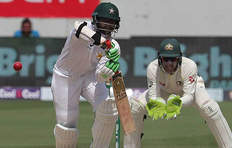 ইমাম-উল-হক : পাকিস্তানের তরুণ ক্রিকেটার। দলের নিয়মিত সদস্য। কিন্তু, অস্ট্রেলিয়ার বিরুদ্ধে টেস্টে খেলতে গিয়ে হাতে গুরুতর চোট পান।