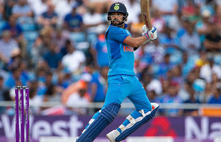 ২০১৪ সালে ভারত-নিউজিল্যান্ড ম্যাচ। টসে জিতে নিউজিল্যান্ডকে ব্যাট করতে পাঠায় ভারত। ২৯২ রান তুলেছিলেন কিউয়ি ব্যাটসম্যানরা। শুরুতেই ধাক্কা খায় ভারতীয় ব্যাটিং। তিন রানে ফিরে যান রোহিত। রুখে দাঁড়িয়েছিলেন বিরাট। ১২৩ রানের দারুণ ইনিংস খেলেন। শেষ পর্যন্ত ২৪ রানে হেরে যায় ভারত।