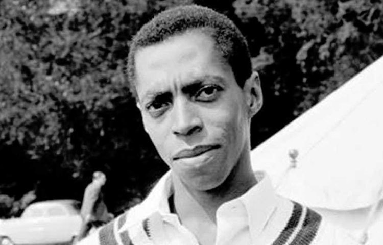 ল্যান্স গিবস : ওয়েস্ট ইন্ডিজের প্রাক্তন এই স্পিনারটি ৭৯টি টেস্ট এবং তিনটি একদিনের ম্যাচ খেলেছেন। মোট ৩১১টি উইকেট রয়েছে তার ঝুলিতে। নেই একটিও ওয়াইড।