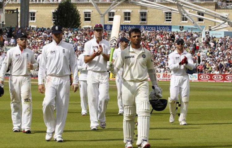রাহুল দ্রাবিড় : ১৬৪ টি টেস্টে ১৩২৮৮ রান করেন ভারতীয় ক্রিকেটের মিস্টার ডিপেন্ডবেল। কিন্তু তার ক্যারিয়ারের শেষ টেস্টে শোচনীয় পরাজয় ভারতীয় দলের। ২০১২ সালে অ্যাডিলেডে অস্ট্রেলিয়ার কাছে ২৯৮ রানে হারে ভারত।