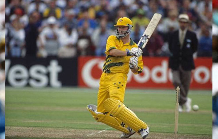 স্টিভওয়া : তিনি অস্ট্রেলিয়ার ক্রিকেটার। একদিনের ক্রিকেট ক্যারিয়ারে ৩০০-এর বেশি ম্যাচ খেললেও ভারতের বিরুদ্ধে সেঞ্চুরি করতে পারেননি প্রাক্তন অজি অধিনায়ক স্টিভওয়া। ভারতের বিরুদ্ধে ৫৩টি ম্যাচ খেললেও তিন অঙ্কের রান করতে পারেন নি স্টিভ।