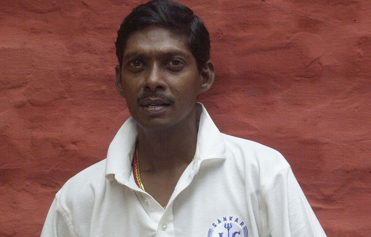 এল শিবরাম কৃষ্ণণ : ১৯৮৩ সালের ২৮ এপ্রিল মাত্র ১৭ বছর ১১৮ দিনে টেস্ট অভিষেক। ওয়েস্ট ইন্ডিজের বিরুদ্ধে সেন্ট জোন্সে। প্রথম ইনিংসে ৯৫ রান দিয়ে কোনো উইকেট পাননি, দ্বিতীয় ইনিংসে বল করার সুযোগ পাননি। খেলেছেন নয়টি টেস্ট।