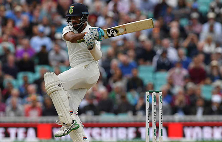 চেতেশ্বর পূজারা : রাহুল পরবর্তী ভারতীয় ক্রিকেটের তিন নম্বরের ব্যাটন এখন তারই হাতে। আইসিসির তালিকায় পূজারা ছয় নম্বরে। সেরার সেরা একাদশেও তিন নম্বরটা থাকল তার জন্যই।