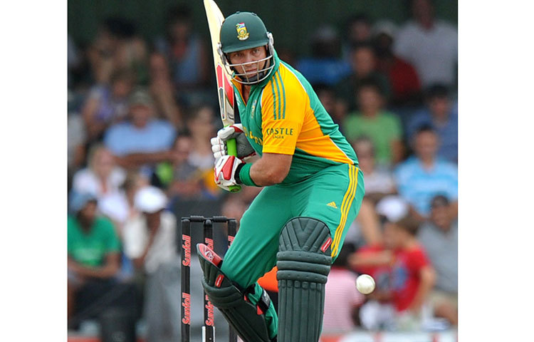 ২৭২ ইনিংসে জ্যাক ক্যালিস দশ হাজার রান করেছিন ২০০৯ সালে।