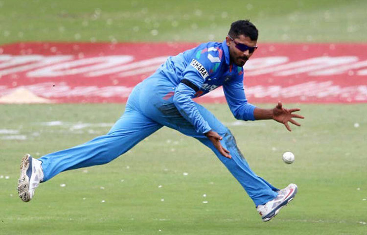 রবীন্দ্র জাদেজা : তিন ফরম্যাটের ক্রিকেট খেললেও সীমিত ওভারের ম্যাচে স্বচ্ছন্দ বেশি। এখনও পর্যন্ত ১৪৪টি একদিনের ম্যাচ খেলেছেন। ভারতীয় এই অলরাউন্ডার মোট রান করেছেন ১৯৮২। গড় তিরিশের উপর। উইকেট পেয়েছেন ১৬৯।