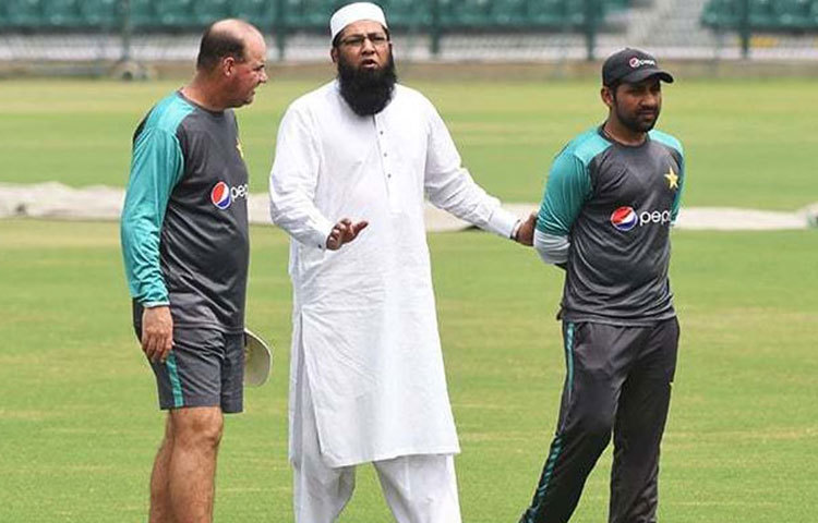 ২০১৬ থেকে পাকিস্তান দলের কোচিংয়ের দায়িত্ব সামলাচ্ছেন আর্থার। গত কয়েক মাসে পাকিস্তান দলের ক্রিকেটারদের মানসিক অবস্থা বিগড়েছে বলে দাবি করেছেন তিনি।